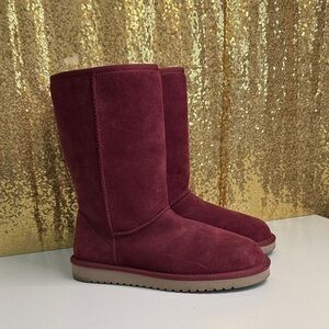 Koolaburra Women's mid calf Burgundy Suede with faux fur lining Boots